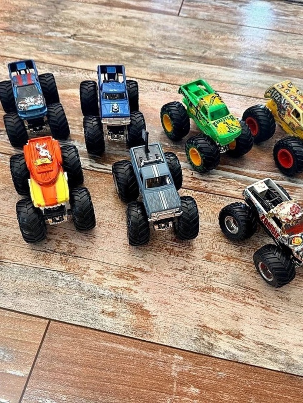 Hot Wheels Monster Trucks 1:24 Scale Assortment Lot of 10+